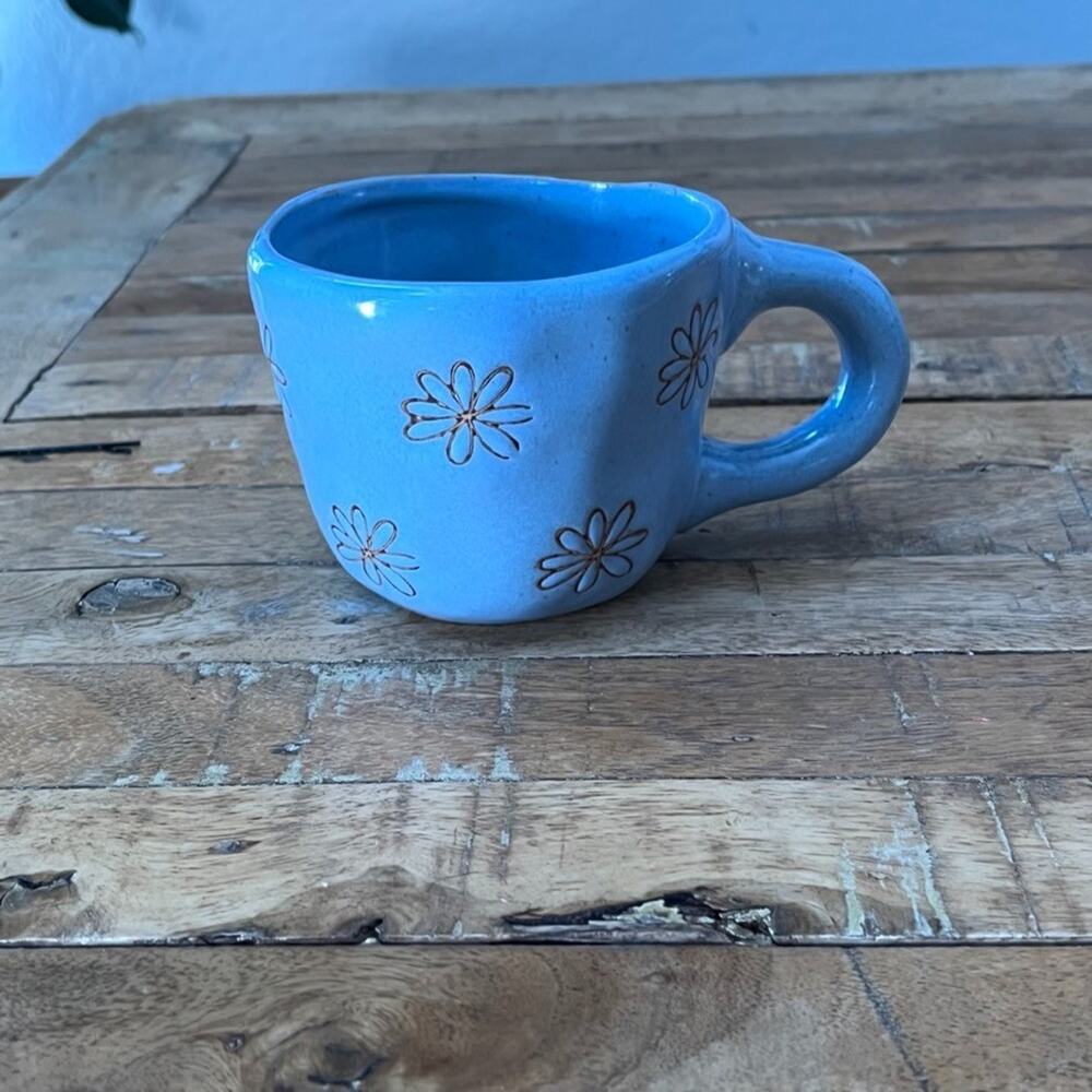 Urban Outfitters Peek a Boo Snail Coffee Mug 3.5" Stoneware